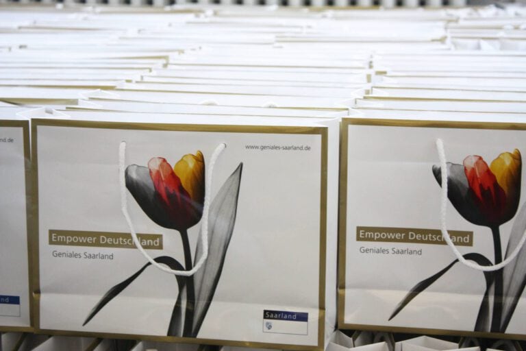 PURA Erlebnismanufaktur Geschenkboxen mit Tulpenmotiv für den Empower Kongress.