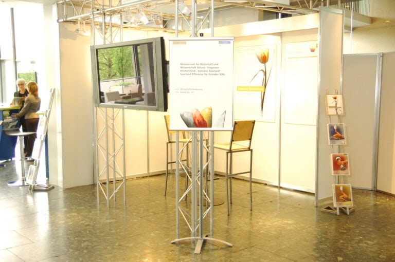 Messegestaltung mit Präsentation und Dekorationen von PURA Erlebnismanufaktur.